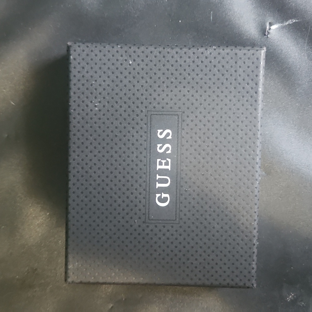 Guess Wallet - Picture 2 of 3